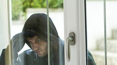 Podvodníci využívajú vtáčiu chrípku na okrádanie dôchodcov