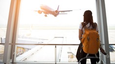 Letuška varuje pred týmto typom obuvi. Na palube v nej riskujete zdravie