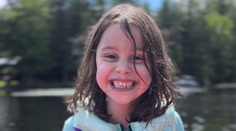 Záver dovolenky sa zmenil na hrôzu. Dievčatko sa zranilo pri banálnom športe, o pár dní zomrelo