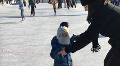 Pár tipov, ako naučiť vaše dieťa korčuľovať či lyžovať sa