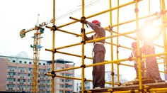 FOTO: Pošmykol sa a spadol na kovovú tyč. Tá robotníkovi prerazila trup od panvy až po srdce, prežil priam zázrakom