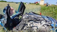 Rakúšan vbehol autom rovno pod idúci vlak. Z auta zostal iba vrak, vodiča odviezol vrtuľník