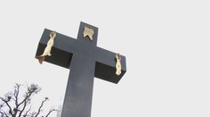 Z Krista zostali na kríži len ruky: Pri Nitre zrejme vyčíňali vandali