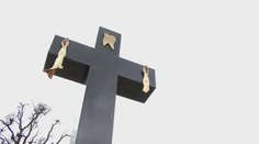 Z Krista zostali na kríži len ruky: Pri Nitre zrejme vyčíňali vandali