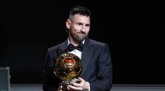Prekvapenie sa nekonalo. Zlatú loptu získal Lionel Messi a vylepšil svoj vlastný rekord