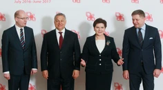 Fico na stretnutí V4: Krajina, ktorá dobrovoľne opúšťa EÚ musí splniť svoje záväzky