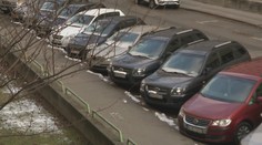 Parkovanie v Bratislave je čoraz problémovejšie. Najnovšie zabrali parkovacie miesta služobné vozidlá jedného ministerstva