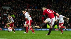 ManUtd s odretými ušami do 4. kola Pohára FA, česť zachránil Rooney