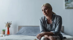 Po celé generácie bola pre ženy strašiakom. Lekár vysvetlil, ako sa dajú zmierniť nepríjemnosti menopauzy