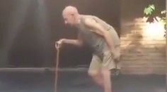 Najtrpezlivejší pes na svete vás dojme. Keď uvidíte video, pochopíte