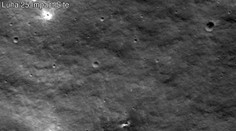 NASA ukázala miesto, kde stroskotala ruská lunárna sonda. Veľkosť krátera naznačuje silný náraz
