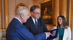 GALÉRIA: Britskému kráľovi Karolovi III. predstavili bankovky s jeho podobizňou. Pochválil ich dizajn