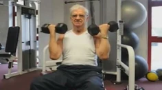 Tipujte vek tohto muža: Za kondičku vďačí činkám a špenátu