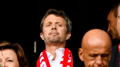 Princa Frederika nevpustili v Brisbane do baru. Nevedel preukázať vek