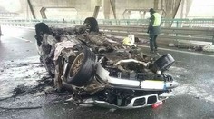 Auto na D1 sa po nehode vznietilo. Dve ženy z neho ušli, tretej osobe sa to nepodarilo