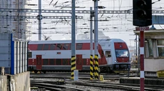 Desiatky cestujúcich boli asi hodinu v ohrození, osobný vlak viedol opitý rušňovodič