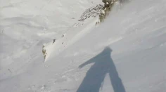 Unikátne zábery: Snowboardista nakrútil, ako ho zmietla lavína