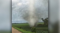 VIDEO: Lovec búrok nakrúcal tornádo z extrémnej blízkosti