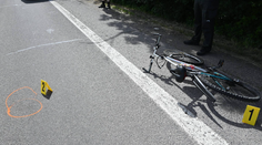 Kuriózna nehoda pri Liptovskom Mikuláši. Opitý cyklista spadol na autobus