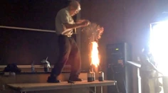 Šialený profesor si získal srdcia študentov. Takéto hodiny chémie by sa páčili každému
