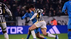 Neapol v šlágri kola nestačil na Juventus, ktorý sa dostal na čelo tabuľky