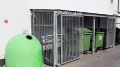 Seniorku (79) zamkol pri smetných košoch. Po hodinách ju premrznutú a vysilenú oslobodila okoloidúca