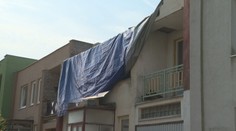 Namiesto striech nocovali pod plachtami. Vranovčania sa spamätávajú z ničivej búrky