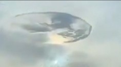 Na oblohe v Spojených arabských emirátoch sa zjavil záhadný obrazec