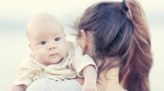 Poisťovací podvodníci sa zamerali na matky s deťmi