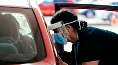 Začala sa letná covidová vlna. Niektoré destinácie opäť zavádzajú covid pasy