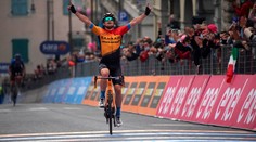 Giro d'Italia: Tratnik po dlhom úniku vyhral 16. etapu, Demare si udržal náskok pred Saganom