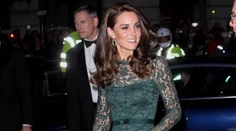Kate Middleton ozdobou galavečera. Prekvapila cenou kabelky