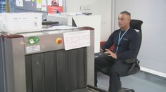 Kulturista Jozef Bomba pracuje na letisku: Jeho postava a meno prinášajú úsmevné situácie