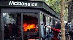 Jedny z najhorších nepokojov v Paríži: Anarchisti demolovali, čo im prišlo do cesty