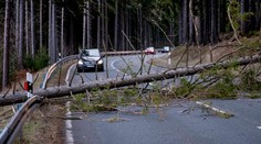 Pre búrku Sabine v Nemecku rušia vlaky, Británia už má najhoršie za sebou
