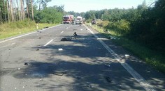 FOTO: Na Záhorí sa zrazil kamión s osobným autom, jedna osoba zrážku neprežila