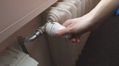 Účty za elektrinu či vodu by sa mali platiť o čosi ľahšie. Mnoho ľudí však na pomoc stále nedosiahne