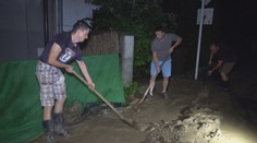 Pokojný večer sa po prietrži zmenil na drámu. Bahno sa valilo Ivanovcami