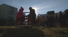 Zasnežené Vianoce si už mladšie ročníky ani nepamätajú. Súčasné počasie neteší ani otužilcov