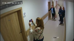 Príbuzní klientov Alzheimercentra sú pobúrení. Po divnej kontrole zvažujú odchod zo zariadenia