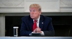 V USA hospitalizovali muža, ktorý po šialenom nápade Trumpa vypil fľašu bielidla