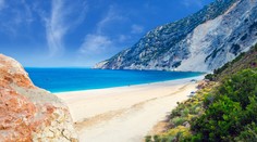 Piesok, útesy a očarujúce výhľady. Toto je rebríček najkrajších pláží v Európe, zostavený je podľa hodnotení turistov