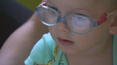 Dominik má poruchu nervového systému. Pomôcť mu môžu kmeňové bunky, liečba je však nákladná