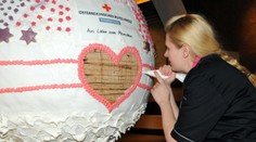 Najväčšia vianočná guľa je na zahryznutie. Doslova!