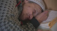 Pani Eva žije na ulici už 10 rokov. Všetko čo má, sa zmestí do malého kufríka