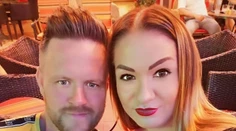 Dvojica, ktorá vyvoláva rozpaky. Z Jenni a jej manžela sú už starí rodičia