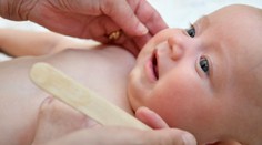 Nemeckom otriasol šokujúci prípad. Žena mala svojho novorodenca odhodiť do smetného koša