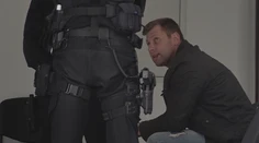 Policajt (35) sa vyhrážal zabitím. Hosťovi v dedinskej krčme dal facku, po druhom hodil stoličku