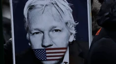 Vydá Británia Assangea do USA? Začal sa súdny proces