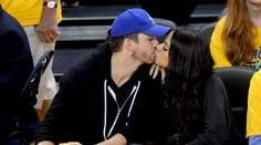 Ashton Kutcher a Mila Kunis na basketbale. Pozrite na tie prejavy lásky